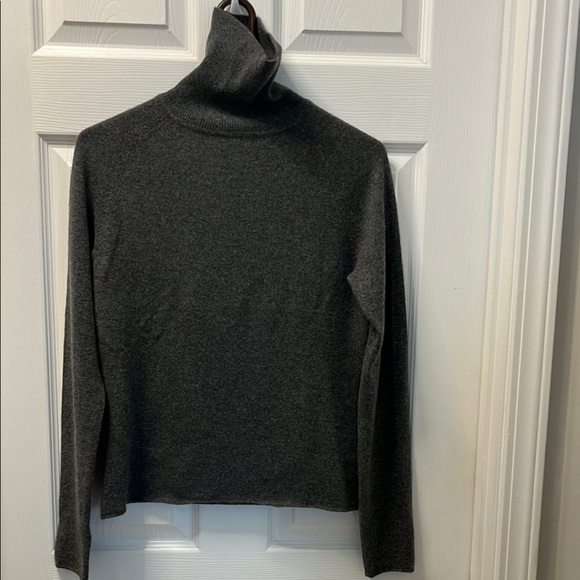 Gene Meyer Gray Turtleneck Cashmere Sweater women size medium - Picture 1 of 10